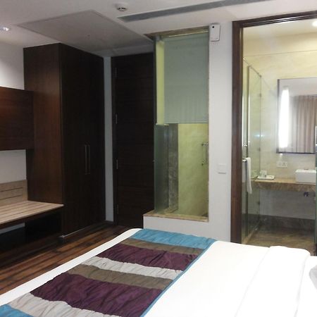 Hotel La Sagrita Neu-Delhi Zimmer foto